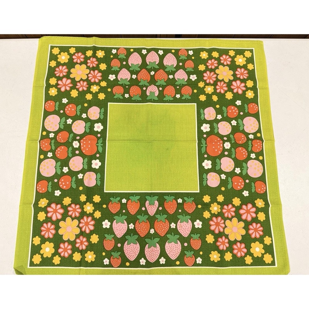 VTG Kitsch Retro Kitchen Tablecloth Green Strawberry Peach Daisy Cotton 29x29"